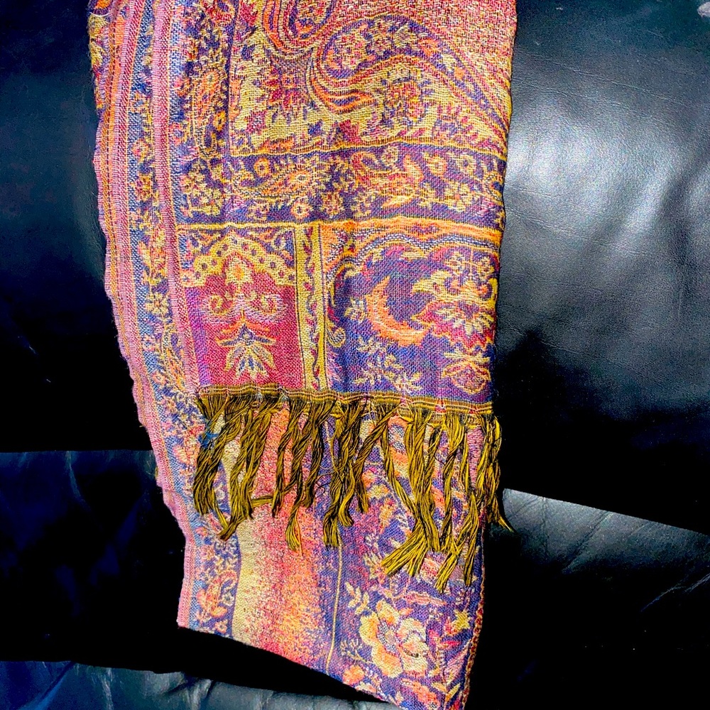 Vintage knitted patterned scarf